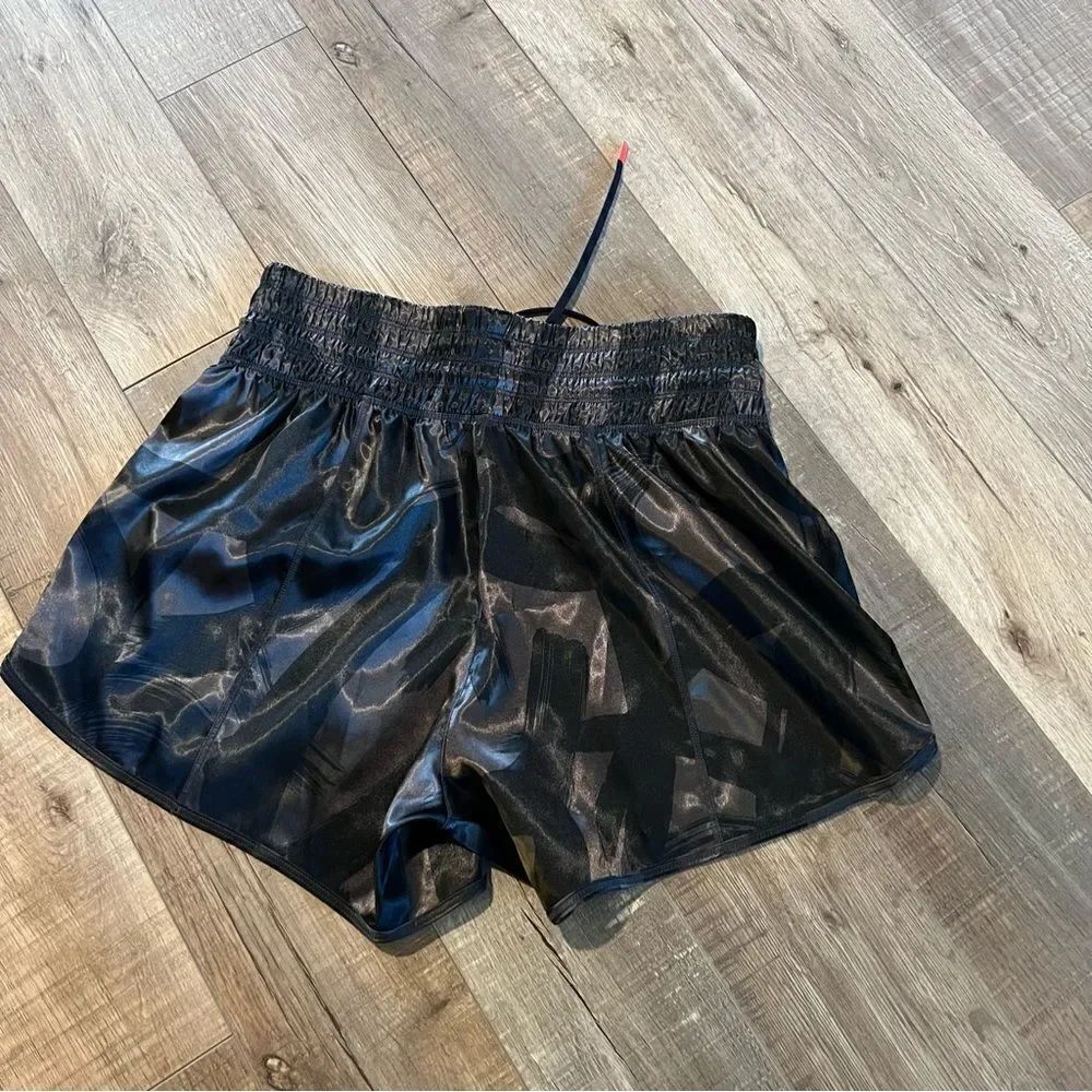 Athleta Tenacity 5" Shorts, size S - Picture 6 of 9